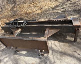 Extremely Heavy Duty 30-Ton Skidsteer log splitter
