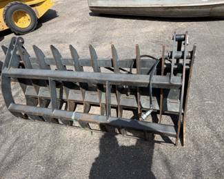 Heavy Duty Skidsteer grapple.