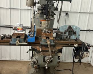 Bridgeport 3/4 HP single phase 220V mill with power feed, DRO, Kurt vises, includes  Kennedy tool chest with thousands of dollars of tooling.