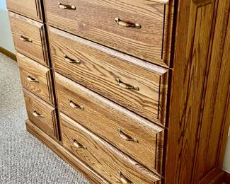 4 DRAWER WITH 4 SIDE DRAWERS CHEST