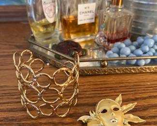 MISC DRESSER ITEMS INCLUDING PERFUME 