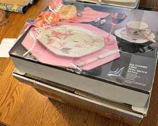 MIKASA SILK FLOWERS SET OF CHINA DINNER WARE 1980'S - NEW MOSTLY ALL STILL IN ORIGINAL BOXES 