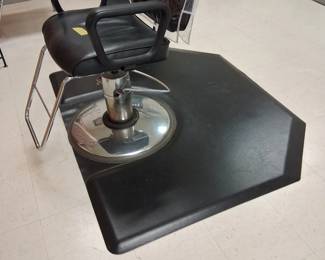 Salon station chair