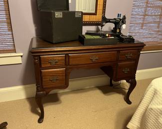 SingerFeatherweight 221 sewing machine 1936 with box and accessories