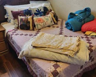 Full/Queen Bed