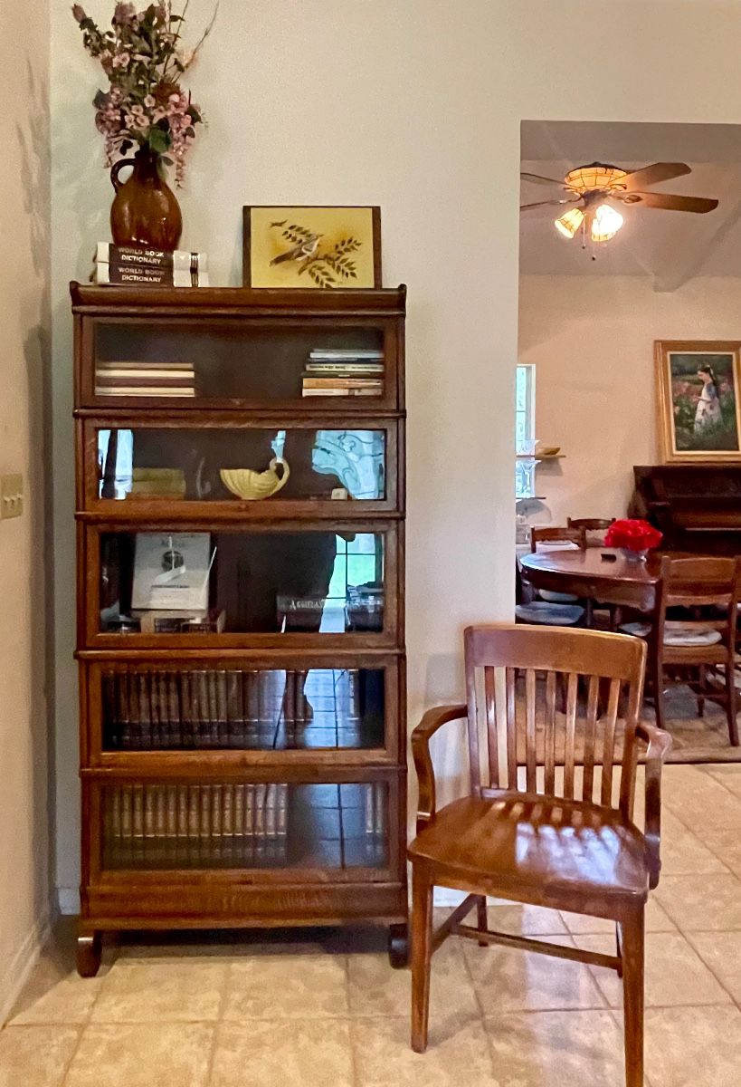 ANTIQUE 5 STACK LAWYERS BOOKCASE.  IT IS IN WONDERFUL CONDITION AS IS ALL THE ANTIQUE FURNITURE AT THIS ESTATE.  
