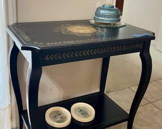ACCENT TABLE