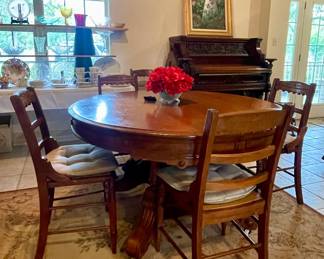 ANTIQUE EASTLAKE DINING TABLE WITH LEAVES AND 8 CHAIRS