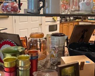 VINTAGE ALUMINUM PITCHER & CUPS, BORDEN MILK JUG