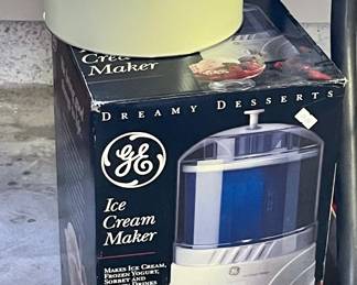 ICE CREAM MAKER