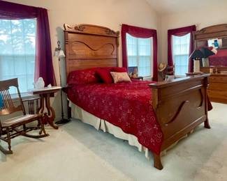 ANTIQUE OAK BEDROOM FURNITURE-FULL SIZE BED-HEADBOARD/FOOTBOARD