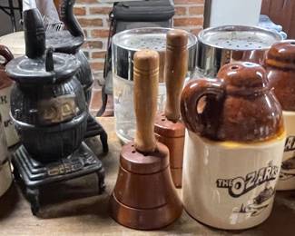  VINTAGE SALT & PEPPER SHAKERS