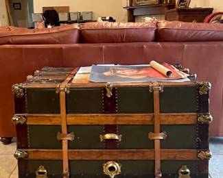 ANTIQUE TRUNK