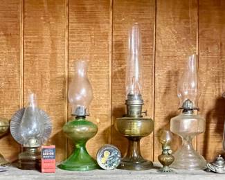 COLEMAN LANTERN QUICK-LITE, P&A MANUFACTURING WALL MOUNT OIL LAMP WITH REFLECTOR, URANIUM GREEN GLASS OIL LAMP,  ALADDIN OIL LAMP AMBER MODEL B