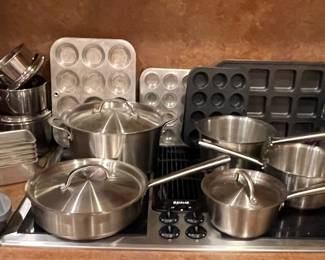 BAKEWARE, POTS & PANS