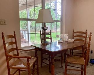 VINTAGE TABLE WITH 4 LADDERBACK RUSH SEAT CHAIRS, BRASS LAMP