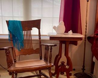 ANTIQUE MARBLE TOP ACCENT TABLE, ANTIQUE BRASS FLOOR LAMP