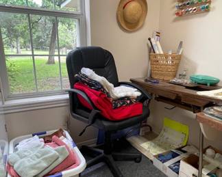 SEWING TABLE, SEWING NOTIONS, OFFICE CHAIR