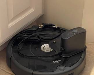 ROOMBA ROBOT VACUUM