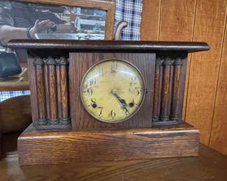 VINTAGE MANTLE CLOCK