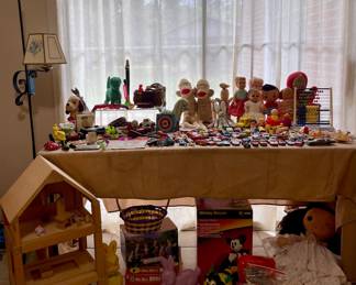 VINTAGE TOYS, WOOD DOLL HOUSE