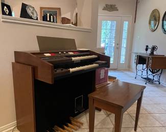 VINTAGE BALDWIN FUN MACHINE ORGAN WITH BENCH