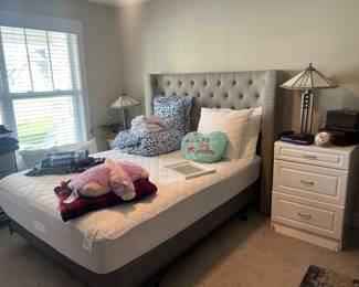 Mattress set not for sale. Only headboard and frame