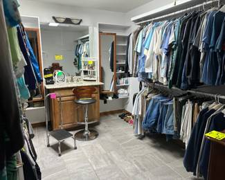 Clothes - Dressin Room Chair - Metal Bed Step