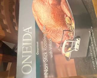 Oneida Gourmet NonStick Roasting Pan with VRack