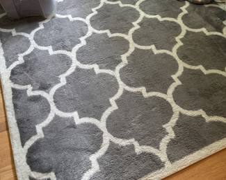 5' x 7' area rug....