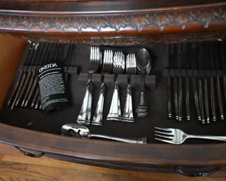 Oneida Flatware set 