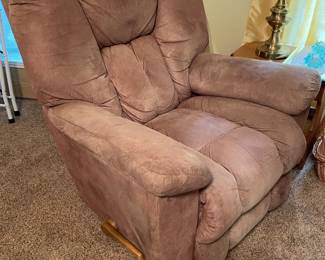 La-z-boy recliner. 2 of them