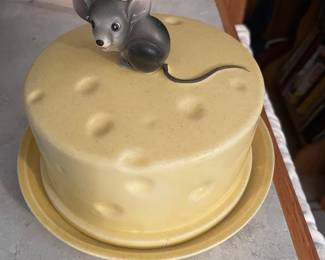 Ceramic covered cheese dish