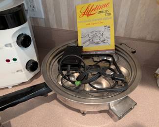 Electric skillet 