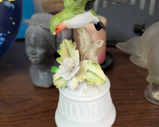 Hummingbird musical box