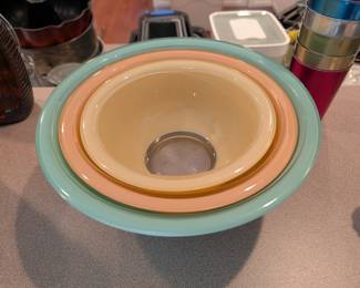 Pyrex clear bottom pastel mixing bowls
