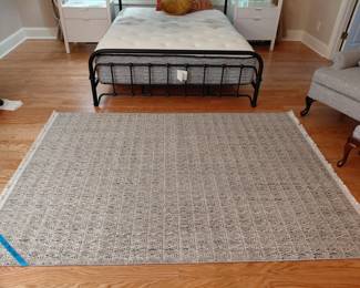 Beautiful 5 x7 Allen & Roth rug.