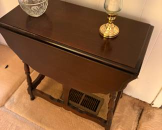 Drop-leaf side table 