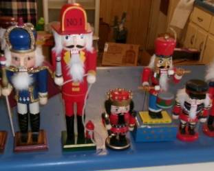 NUT CRACKERS