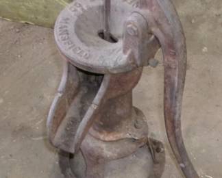 PITCHER PUMP