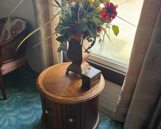 Side table and flower arrangement 