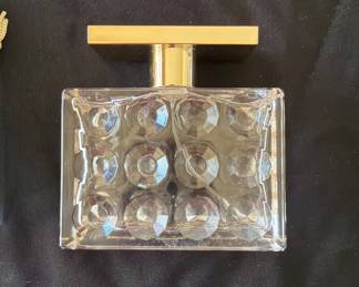 Perfumes, many to choose from