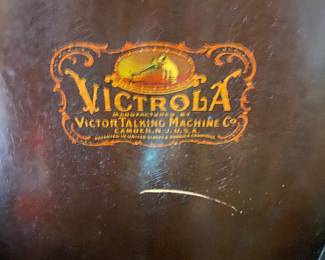 Victrola Manufactured by Victor Talking Macine Co.-it plays!!