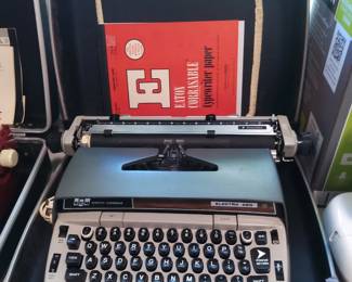 Vintage Smith Corona Electra 200 typewriter