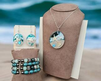 OceanInspired Starfish Jewelry Set  Pendant Necklace Matching Earrings  Teal Bracelet