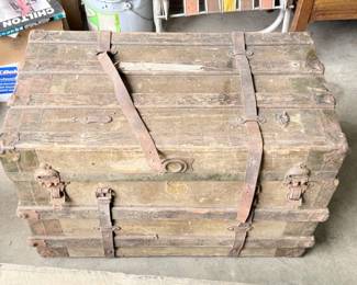 39 VintageSteamerTrunk