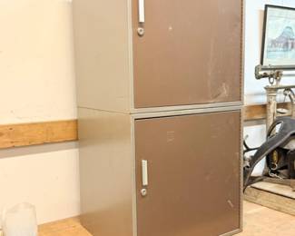 31 MetalCabinetswDrawerInside