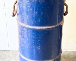 101 RusticIndustrialMetalBarrelWithRopeWoodHandles