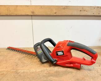 79 BlackDeckerElectricHedgeTrimmer