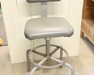 32 VintageIndustrialChair